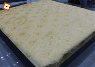 Materac wykonany w 100% z poliestrowej dzianiny osnowowej pozłacany wzór tkaniny drukowanej